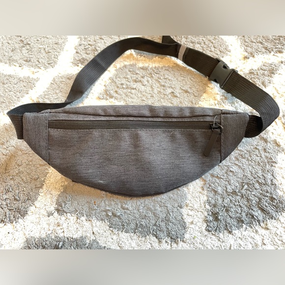Small fanny pack - Picture 2 of 7